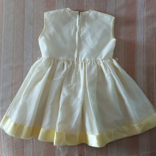 Girls' dress used, size 98 cm, soft yellow