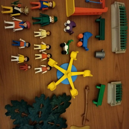 Playmobil Vintage 1974 Playground used with Acacia tree and figures