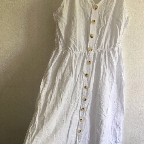 White summer dress size L with buttons like new