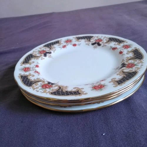 Vintage porcelain plates set of 4 Duchess Westminster from England like new