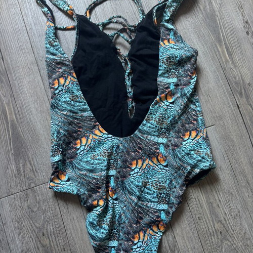 One-piece swimsuit with exotic animal print like new, size M