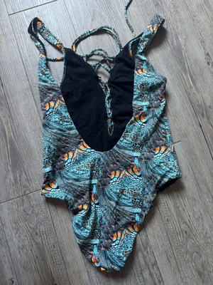 One-piece swimsuit with exotic animal print like new, size M