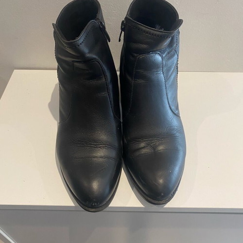 Commanchero No41 ankle boots like new, black