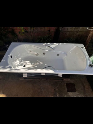 Roca bathtub new