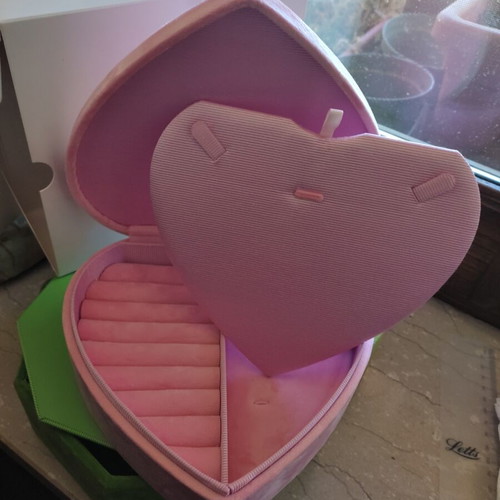 Swarovski heart-shaped pink velvet jewelry box