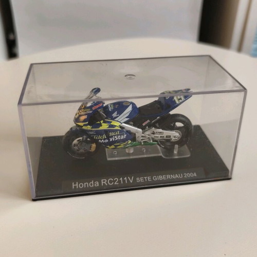 Honda R 211V DeAgostini miniature motorcycle like new