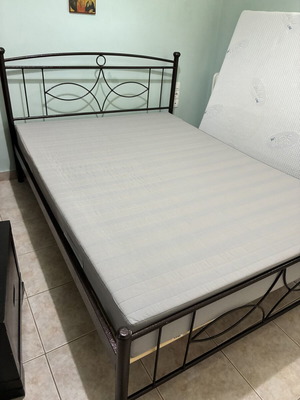 Metal bed with mattress and topper 160x200, like new
