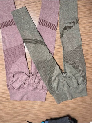 Set of 2 leggings like new, multicolored, size S
