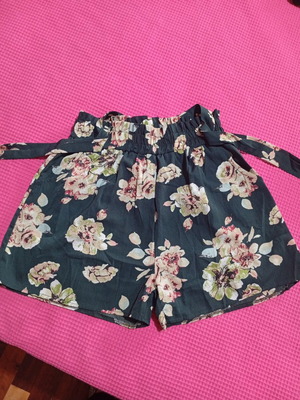 Floral shorts size L/XL like new, multicolor