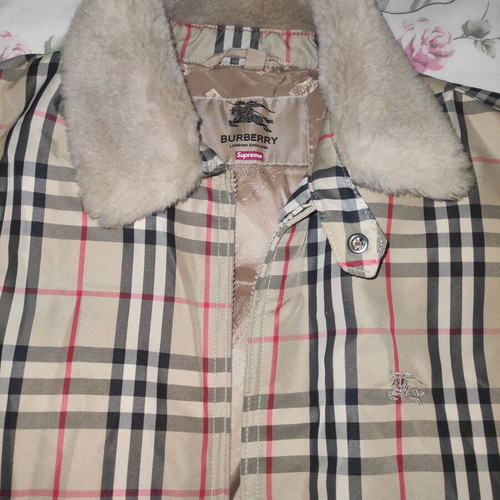 Supreme x Burberry Shearling Puffer jacket like new, beige