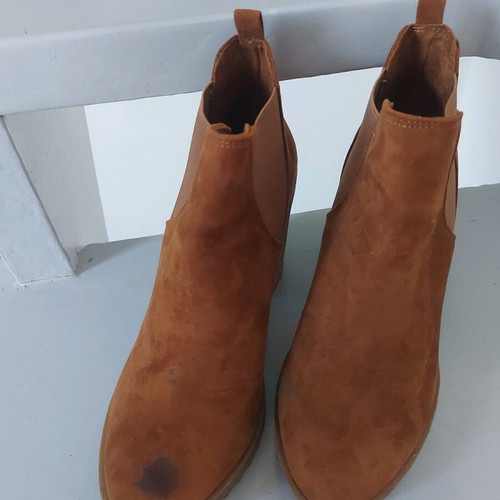 Bershka brown boots used, size 37, with candle stain