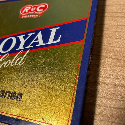 Collectible ROYAL Gold cigarette tin from Lufthansa used
