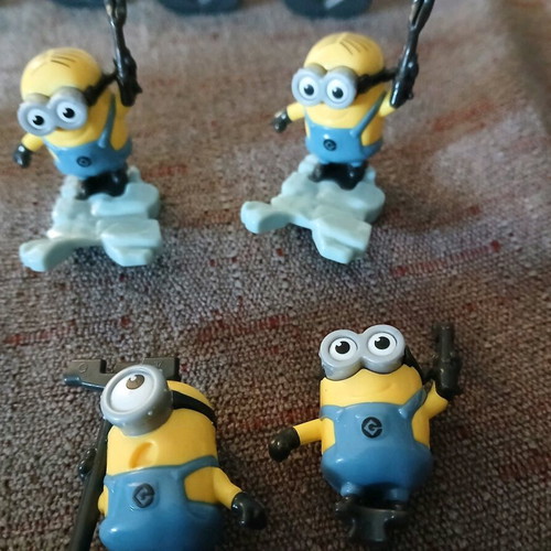 Kinder Minions collectible figures like new, set of 4