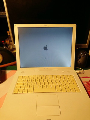 Apple iBook G4 14” like new with macOS and HDD storage