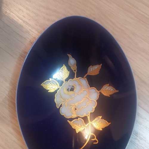 Porcelain set with gilded paint like new