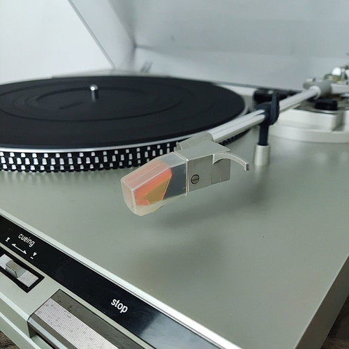 Technics SL-B20 vintage turntable used with stroboscope pitch control