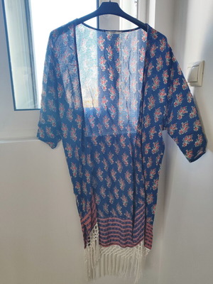 Floral kimono Mango like new, summer vest with fringes