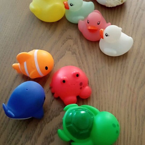 Plastic bath toys like new, pack of 10 pieces Munchkin
