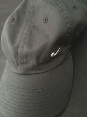 Nike καπέλο με μεταλλικό σήμα καινούργιο, μαύρο χρώμα