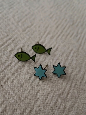 Stud earrings new with enamel, 2 pairs, blue and green