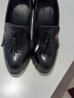 Black women's shoe size 37 like new