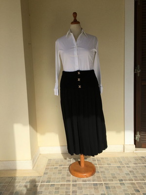 Liana Camba pleated skirt black, like new, size L 40 12