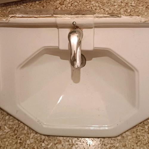 Bathroom furniture like new with sink, faucet and mirror