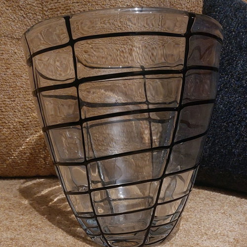 Blown glass vase with grid design like new
