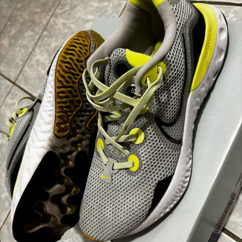 Nike Renew Run shoes used, gray and black, size 42.5