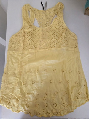 Pink Woman sleeveless blouse like new, yellow with embroidery
