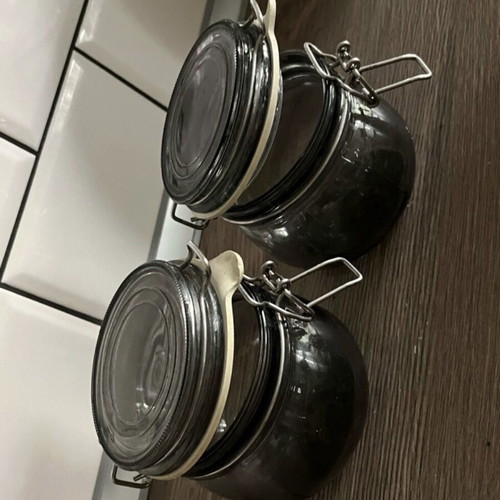 Set of 2 glass storage containers used with lid and clip