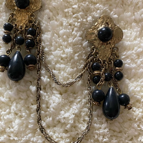 Vintage double brooch like new, gold color with black stones