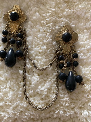 Vintage double brooch like new, gold color with black stones