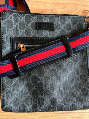 Gucci τσάντα χιαστί μεταχειρισμένη