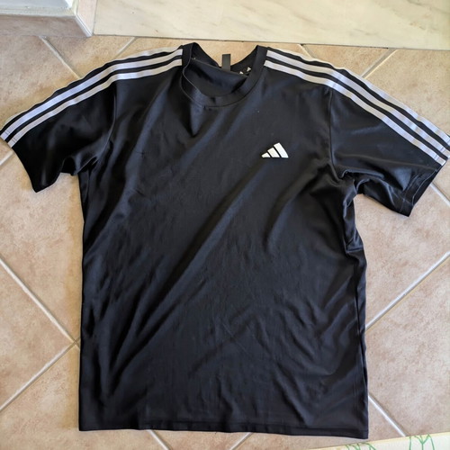 Adidas dry fit t-shirt used, medium size