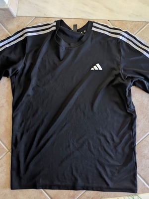 Adidas dry fit t-shirt used, medium size