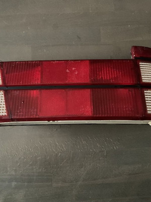 Alfa Romeo 75 задна дясна светлина употребявана, оригинална с бял мигач