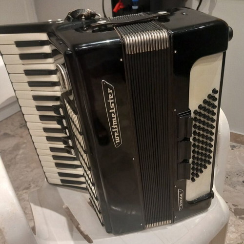 Weltmeister Stella 60 accordion, 60 bass, made in Germany