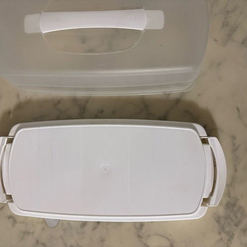Cake storage container used with removable lid Cassetti