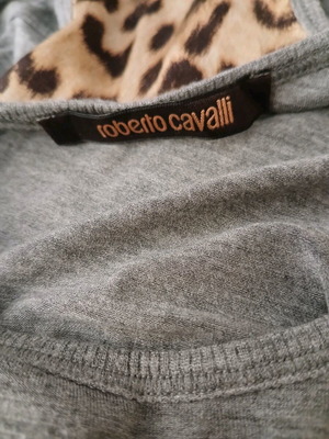 Αμάνικο τοπ Roberto Cavalli σαν καινούργιο, γκρι με λεοπάρ λεπτομέρεια