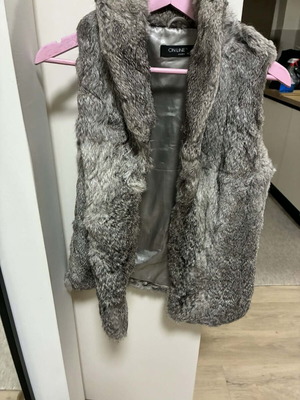 Online sleeveless fur vest used, small medium, white gray