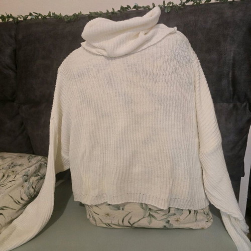 Marmalady women's knitted turtleneck sweater like new, white