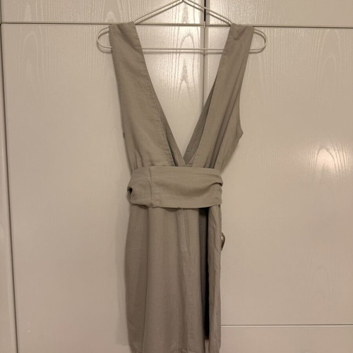 Mindyourstyle Mini Dress like new, summer with belt, gray beige