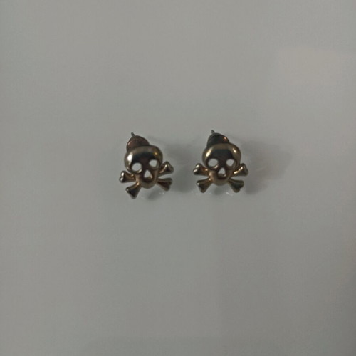 Skull earrings with yellowing