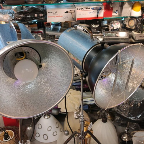 Vintage studio light set used with 3 lights and 2 tripods