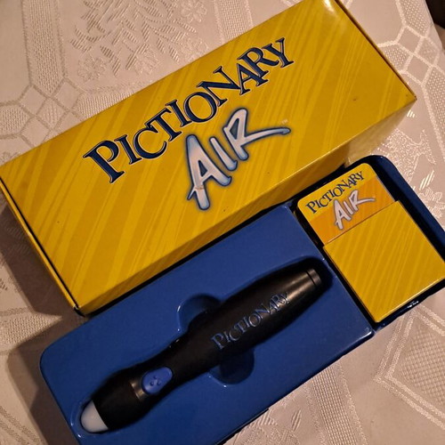 Pictionary Air board game like new