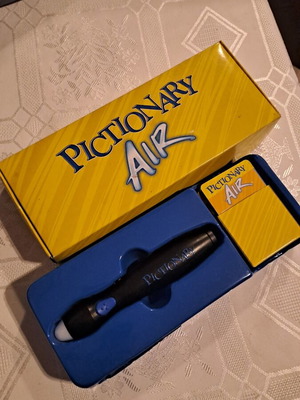 Pictionary Air board game like new