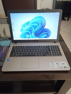 Asus R540L laptop like new, Intel Core i3, 8GB RAM, 128GB SSD, 15.6" FHD