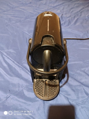 Delonghi en80 coffee machine with Nespresso capsules like new