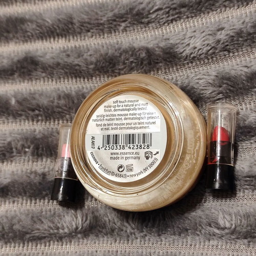 Essence Soft Touch Mousse Foundation 04 Ivory set with Avon lipstick samples new